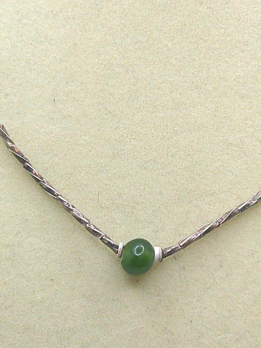 Two Vintage Single Strand Necklaces. Silver With Green Stones - Picture 2 of 10